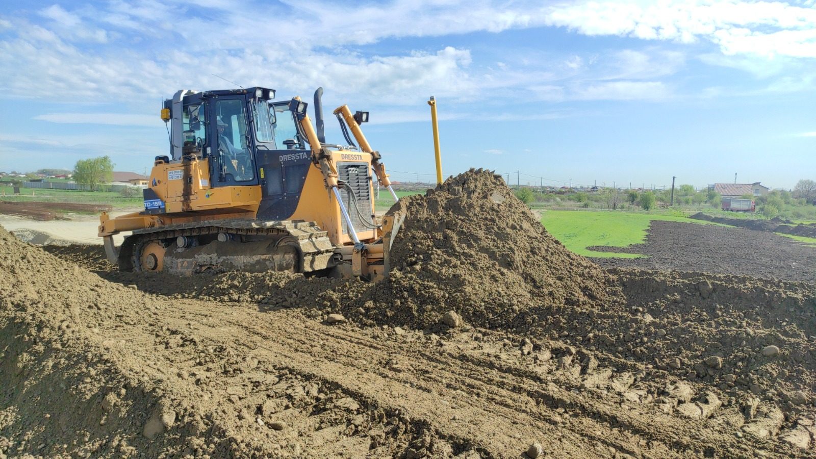 Buldozer DRESSA TD15R lucrari terra