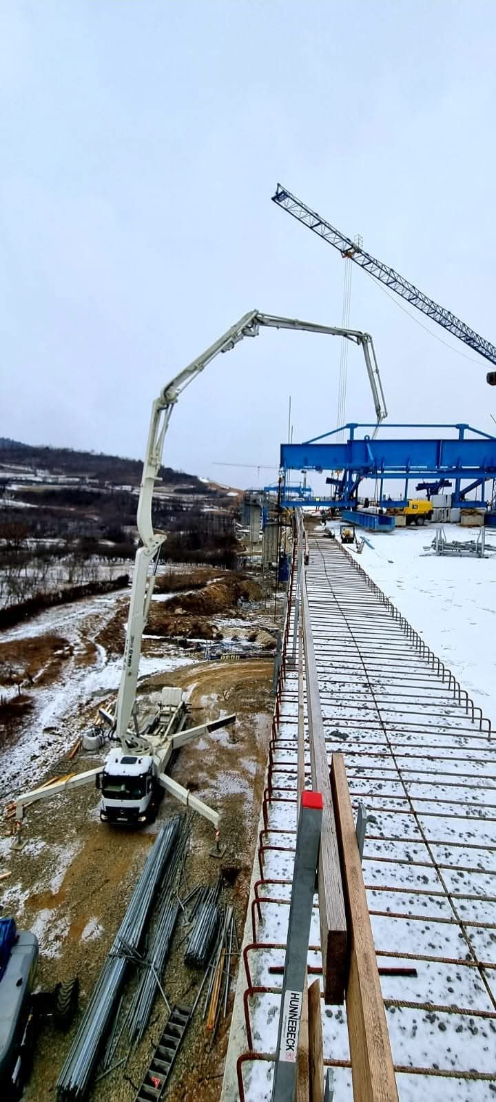 Cifa autopompa beton turnare beton pod iarna 1