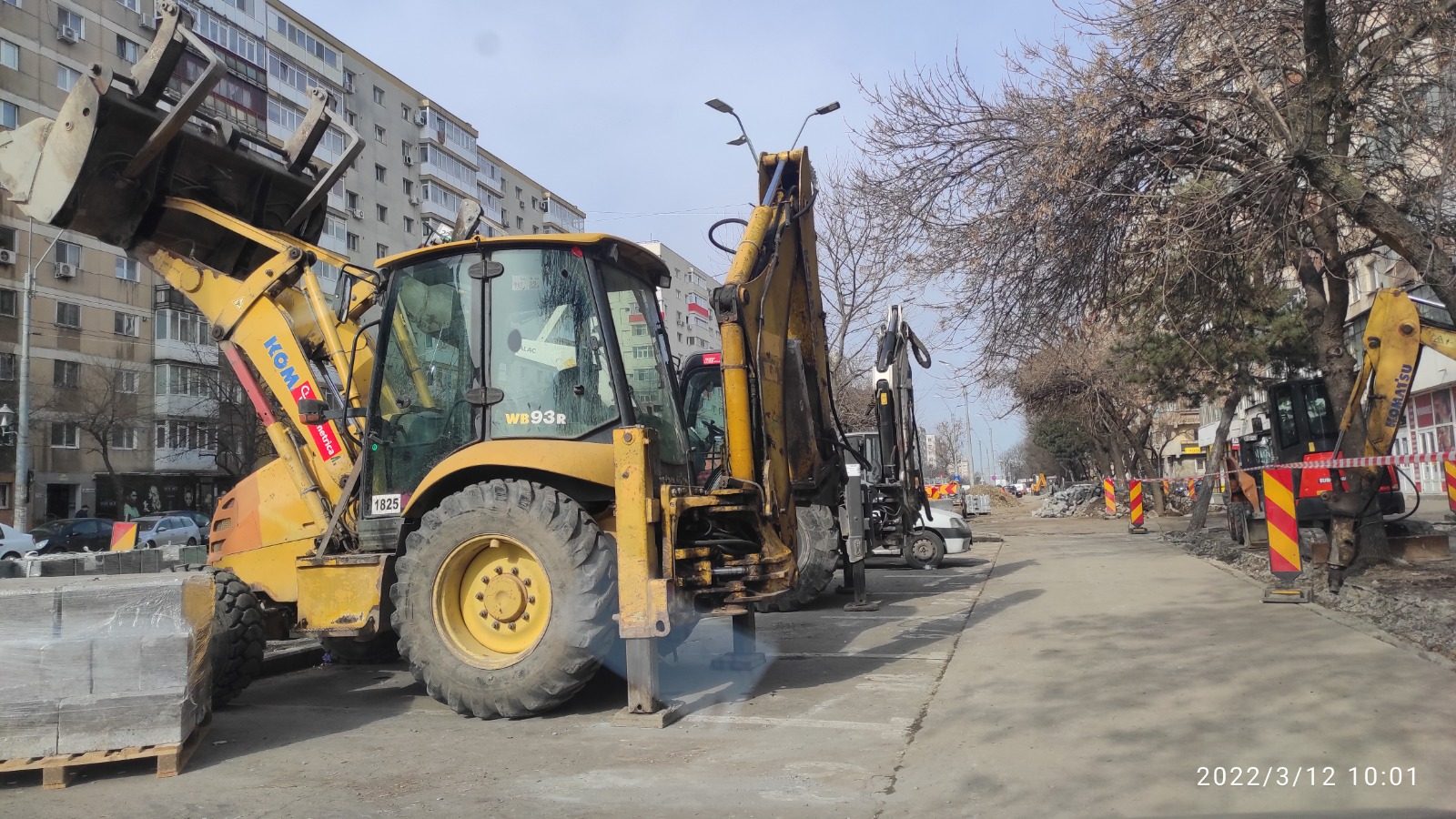 Excavator Komatsu WB93R lucrari stradale