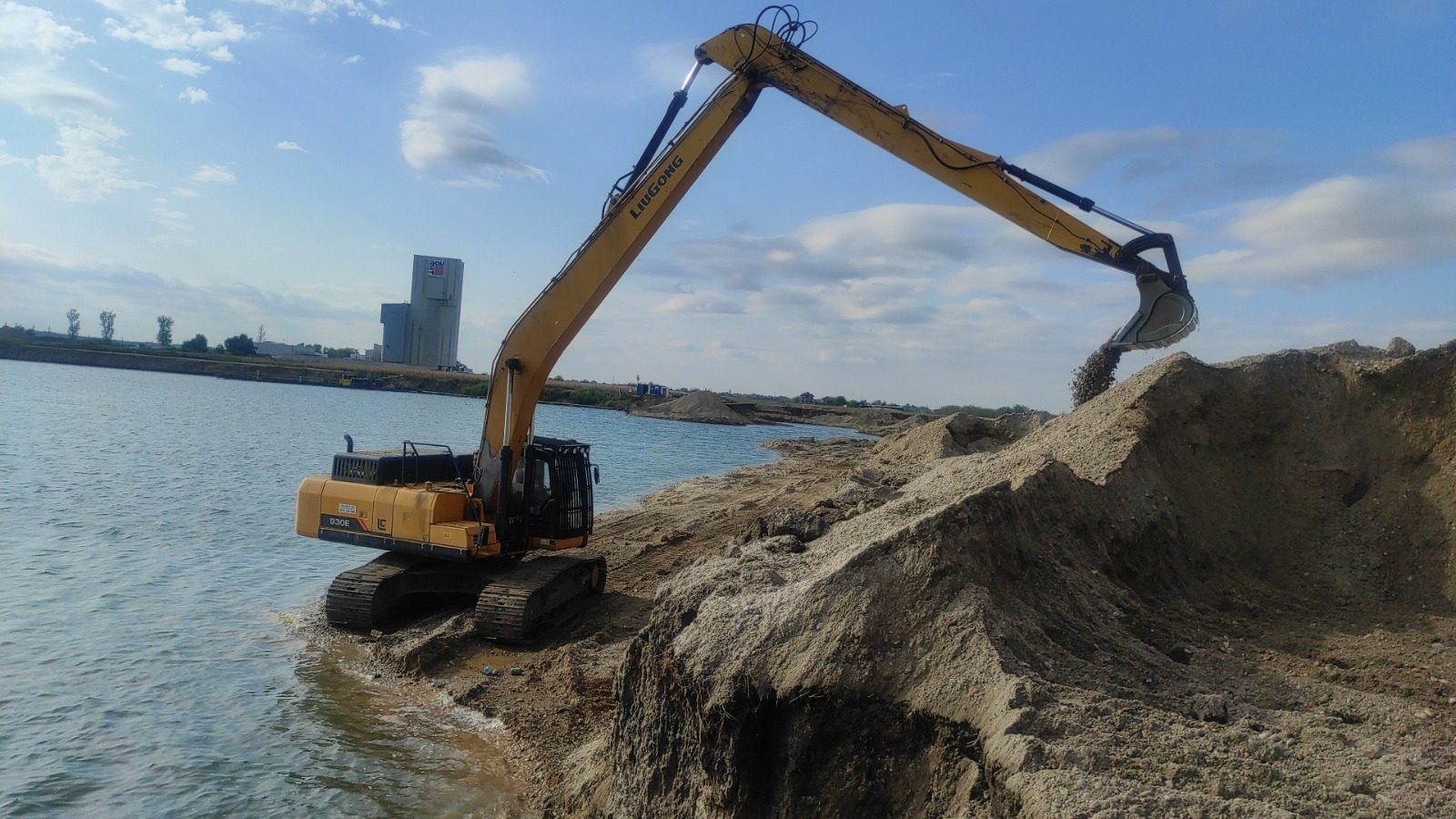 Excavator Liugong 930E descarcare nisip