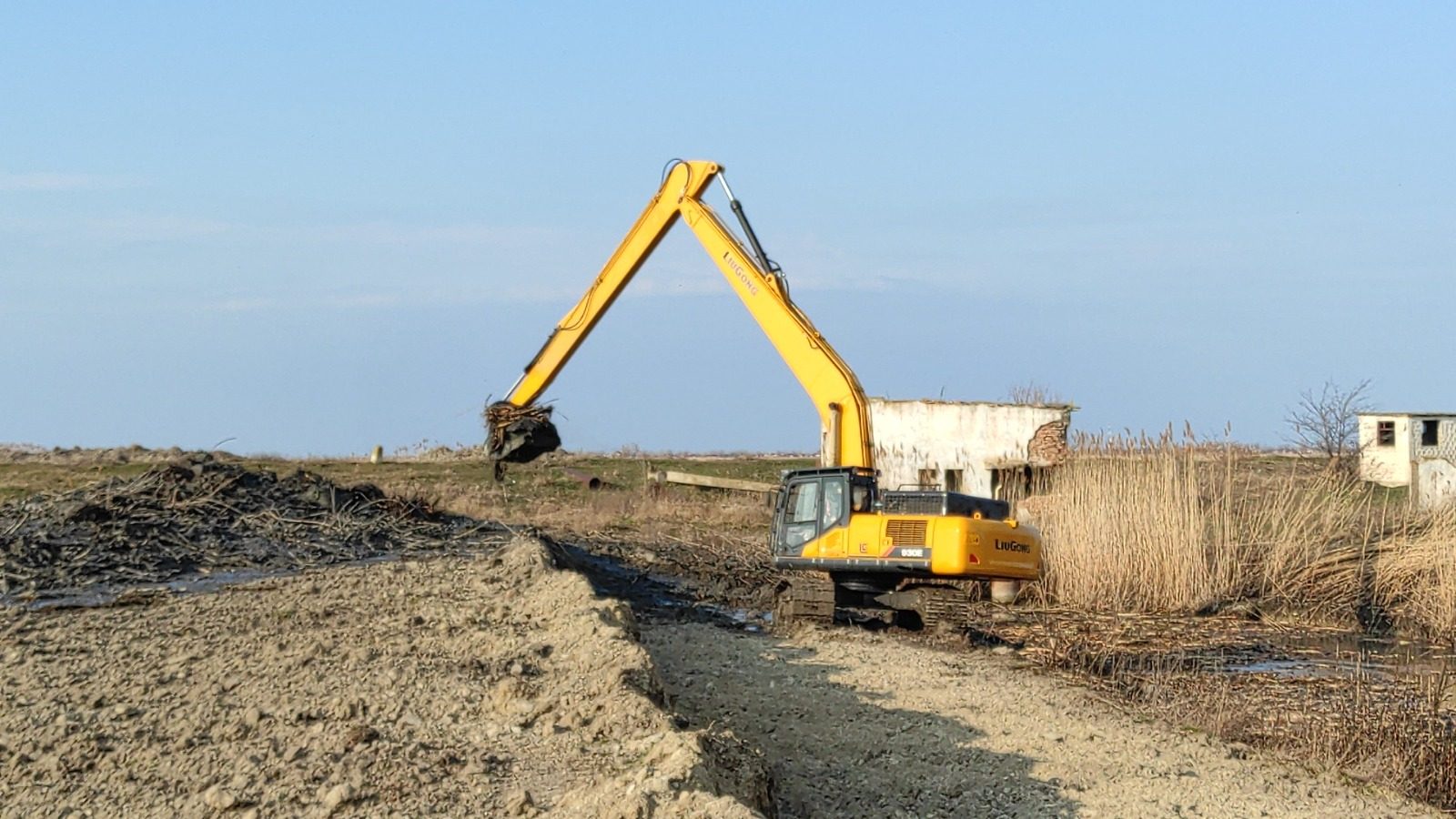 LiuGong 930E excavator brat lung curatare teren 5