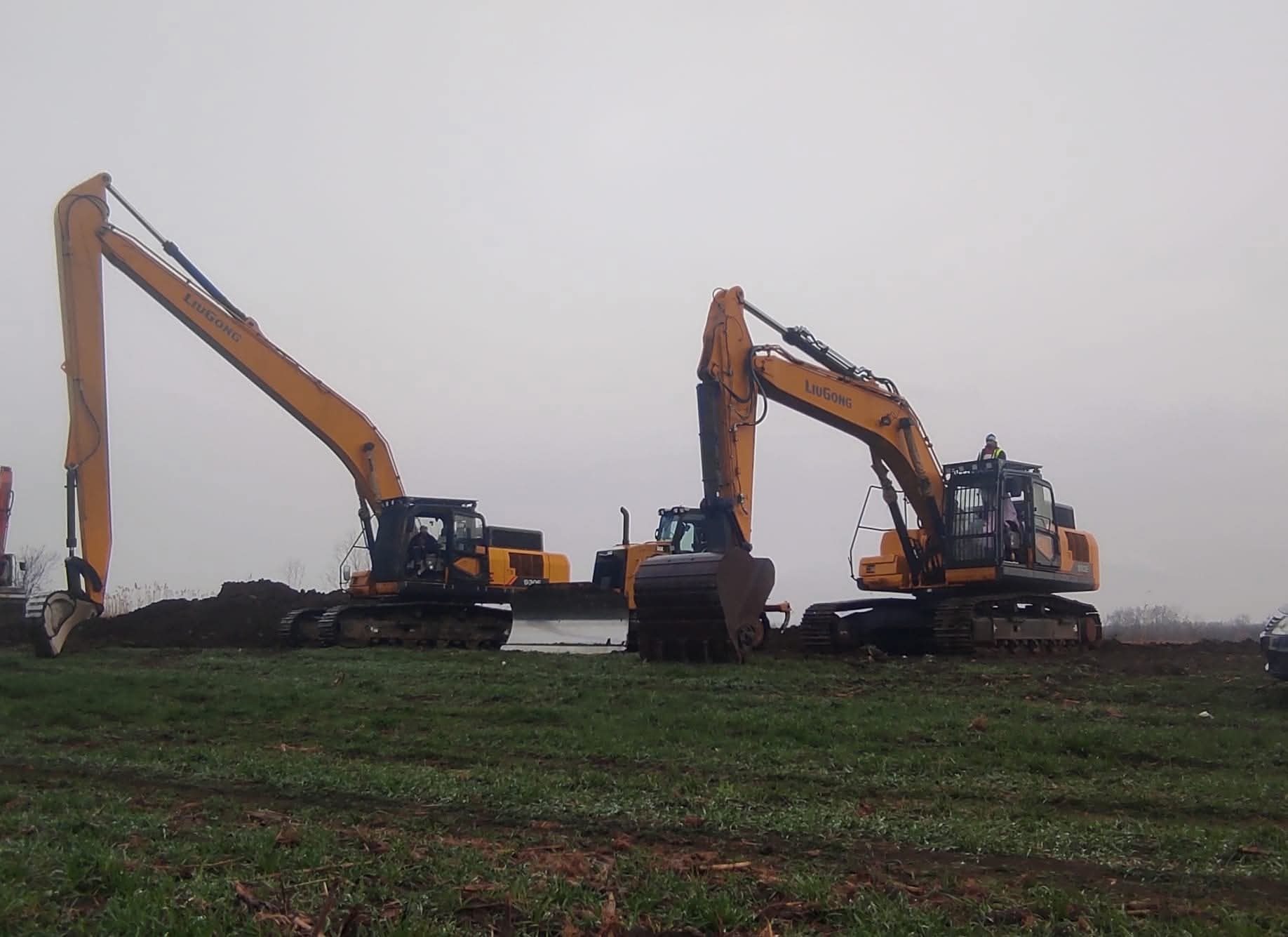 LiuGong excavatoare brat lung excavatii teren agricol