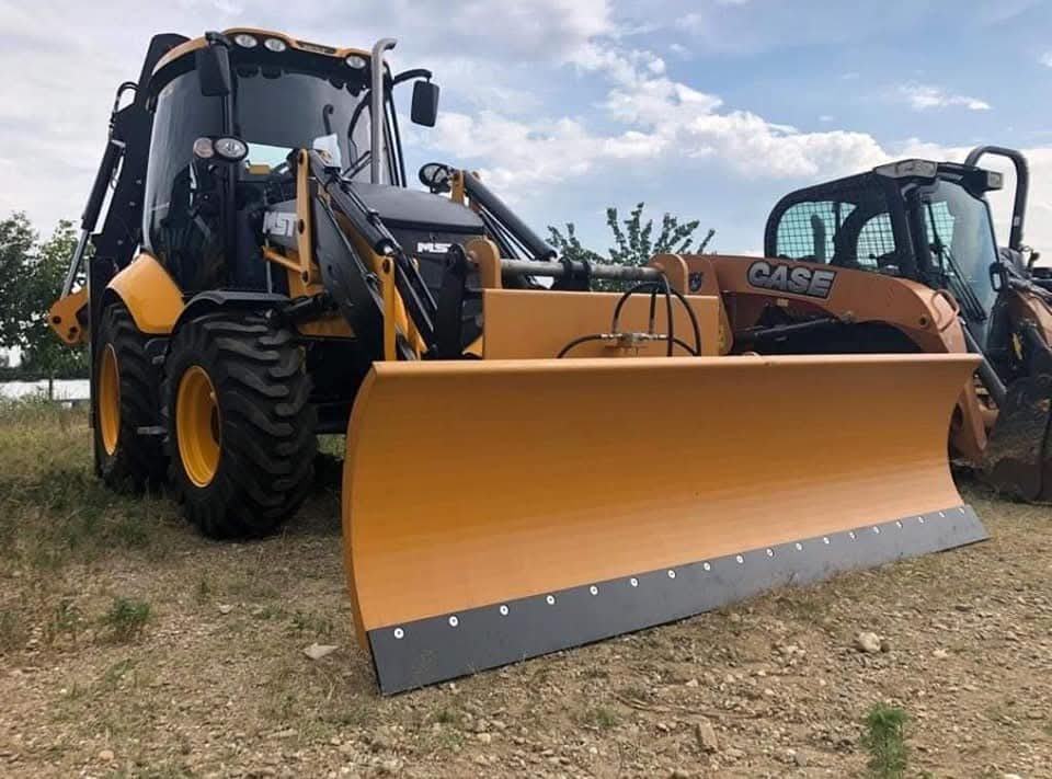 MST buldoexcavator lama zapada Case miniincarcator