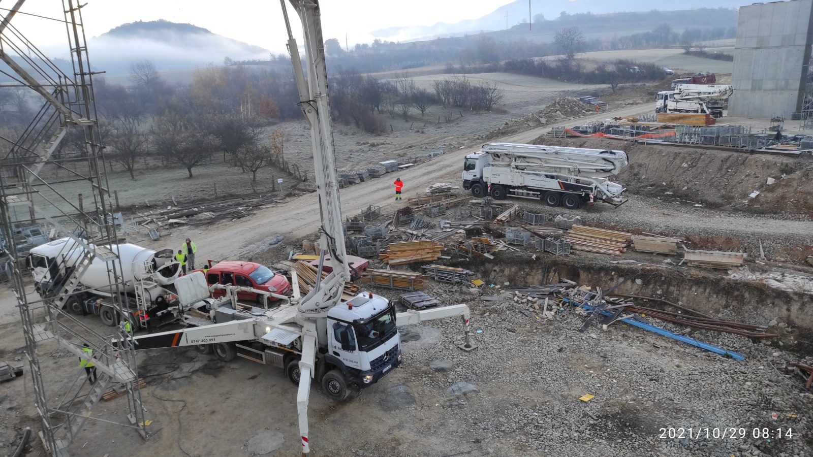 Utilaje autopompe beton vedere aeriana santier pod 13