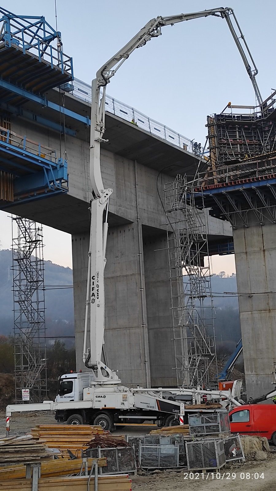Utilaje Cifa K49C autopompa beton pozitionare santier pod 12