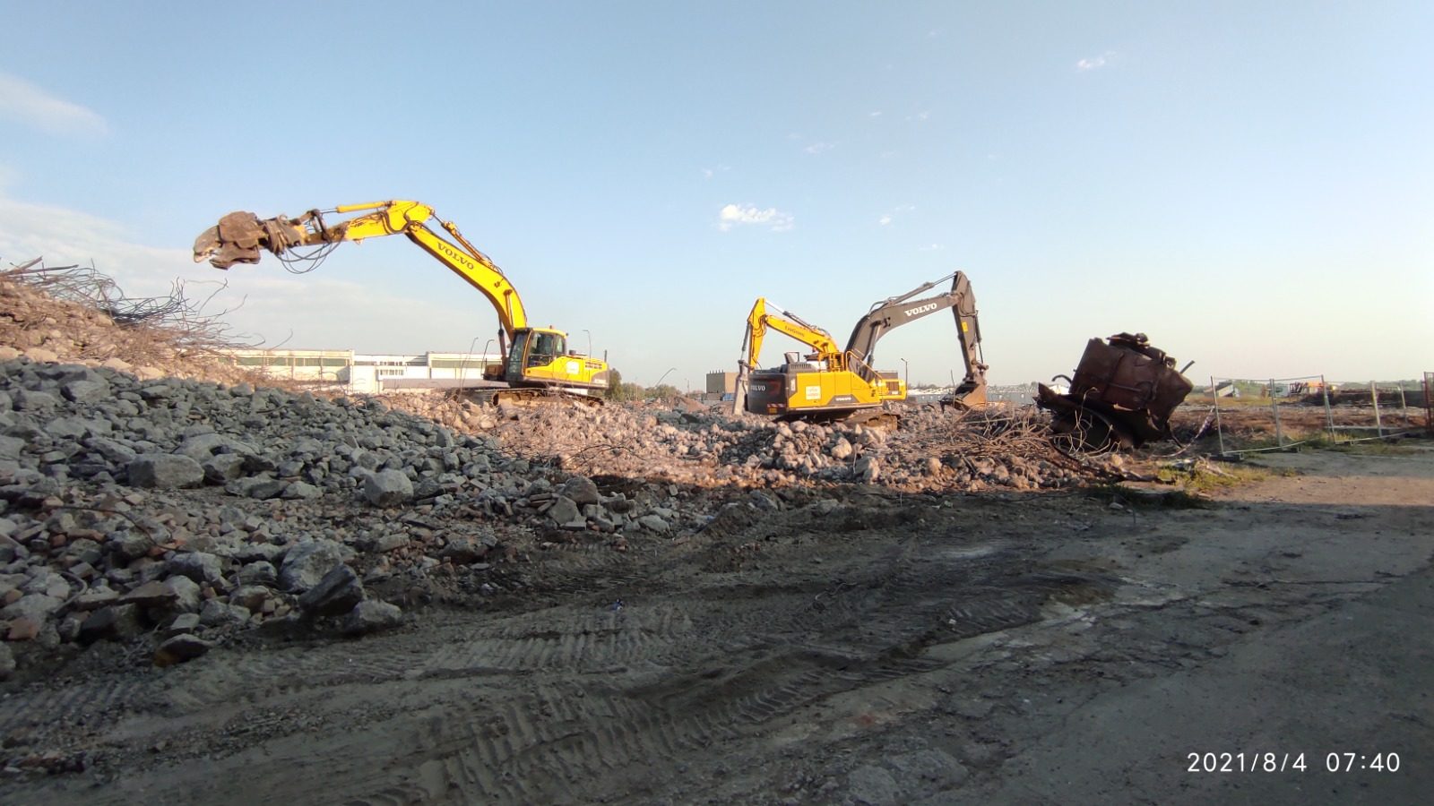 Volvo excavatoare demolare beton armat 10